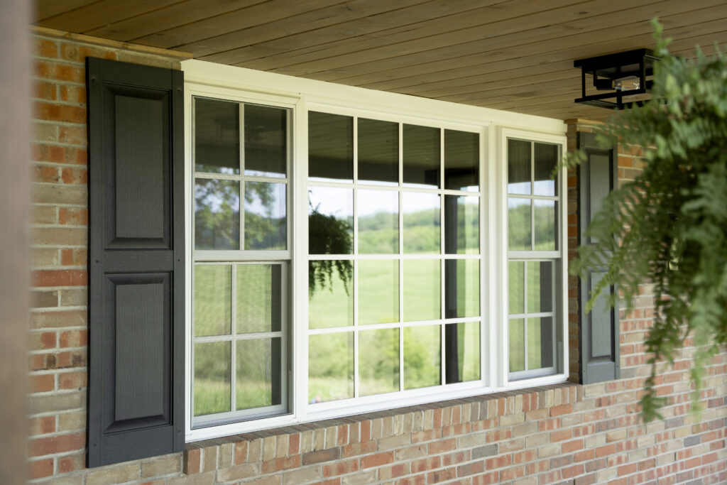 ProVia Aeris Double Hung with Picture Window Combo in White
